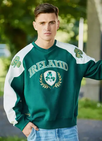 Mens Ireland Crest V-Neck Shirt in Green Cream 